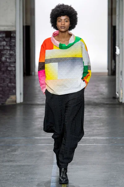 Look 25